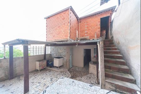 Casa à venda com 250m², 4 quartos e 3 vagas Casa à venda com 250m², 4 quartos e 3 vagasQuintal Fundos