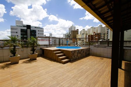 Apartamento à venda com 240m², 3 quartos e 2 vagasPiscina
