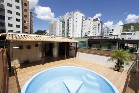 Apartamento à venda com 240m², 3 quartos e 2 vagasCobertura