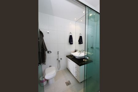 Apartamento à venda com 240m², 3 quartos e 2 vagasBanheiro da Suíte