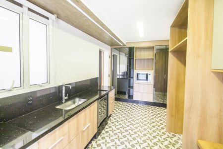 Apartamento à venda com 225m², 3 quartos e 4 vagas Apartamento à venda com 225m², 3 quartos e 4 vagasCozinha