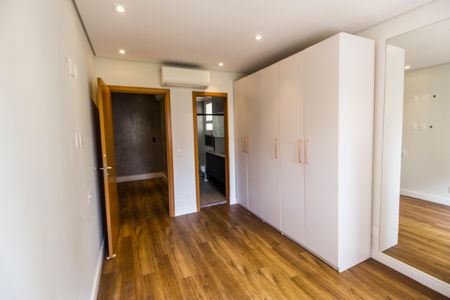 Apartamento à venda com 225m², 3 quartos e 4 vagas Apartamento à venda com 225m², 3 quartos e 4 vagasSuíte 3