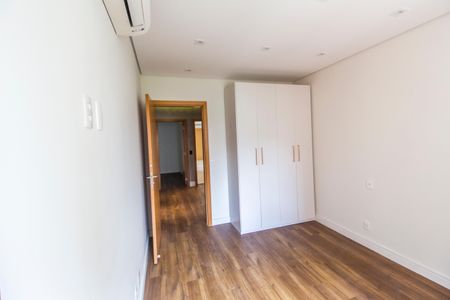 Apartamento à venda com 225m², 3 quartos e 4 vagas Apartamento à venda com 225m², 3 quartos e 4 vagasSuíte 2