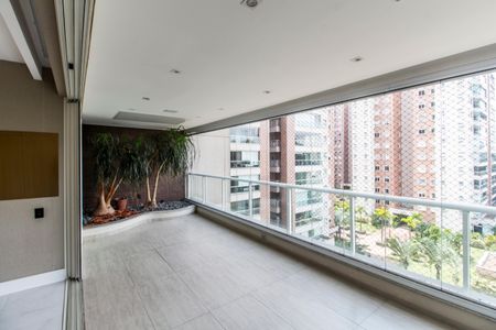 Varanda gourmet de apartamento à venda com 3 quartos, 225m² em Centro Empresarial Tamboré, Santana de Parnaíba