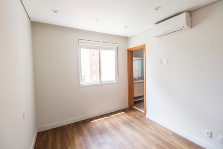 Apartamento à venda com 225m², 3 quartos e 4 vagas Apartamento à venda com 225m², 3 quartos e 4 vagasSuíte 2