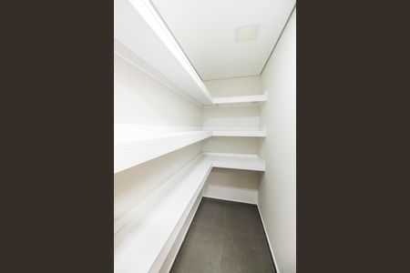 Apartamento à venda com 225m², 3 quartos e 4 vagas Apartamento à venda com 225m², 3 quartos e 4 vagasDespensa