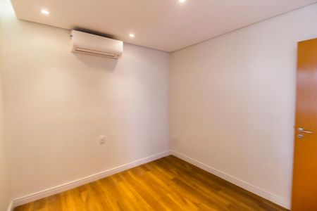 Apartamento à venda com 225m², 3 quartos e 4 vagas Apartamento à venda com 225m², 3 quartos e 4 vagasEscritório