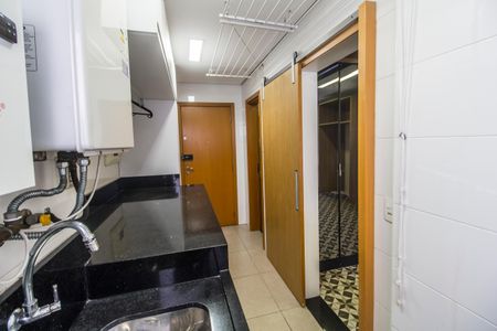 Apartamento à venda com 225m², 3 quartos e 4 vagas Apartamento à venda com 225m², 3 quartos e 4 vagasÁrea de Serviço