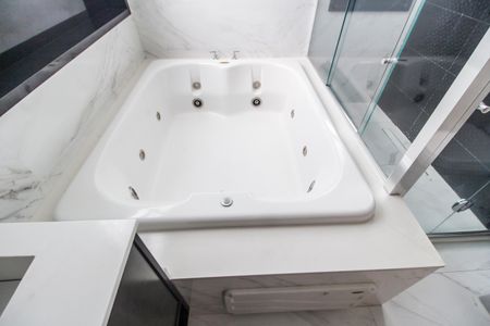 Apartamento à venda com 225m², 3 quartos e 4 vagas Apartamento à venda com 225m², 3 quartos e 4 vagasBanheiro da Suíte