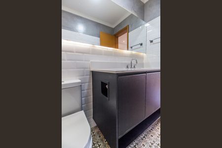 Apartamento à venda com 225m², 3 quartos e 4 vagas Apartamento à venda com 225m², 3 quartos e 4 vagasBanheiro da Suíte