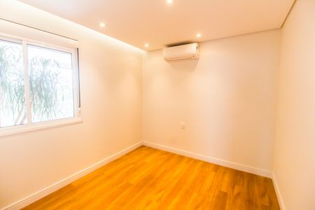 Apartamento à venda com 225m², 3 quartos e 4 vagas Apartamento à venda com 225m², 3 quartos e 4 vagasEscritório