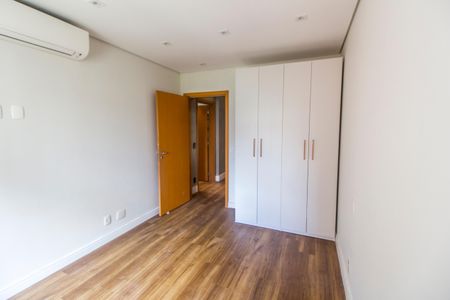 Apartamento à venda com 225m², 3 quartos e 4 vagas Apartamento à venda com 225m², 3 quartos e 4 vagasSuíte 2