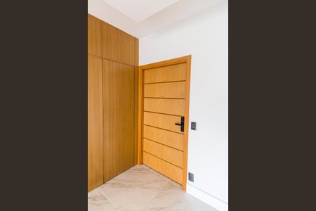 Apartamento à venda com 225m², 3 quartos e 4 vagas Apartamento à venda com 225m², 3 quartos e 4 vagasEntrada