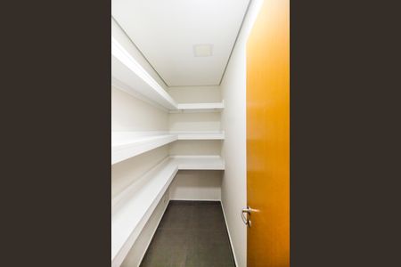 Apartamento à venda com 225m², 3 quartos e 4 vagas Apartamento à venda com 225m², 3 quartos e 4 vagasDespensa