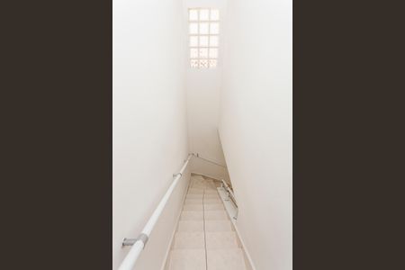 Casa para alugar com 96m², 3 quartos e 2 vagasEscada