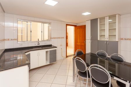 Casa para alugar com 96m², 3 quartos e 2 vagasCozinha