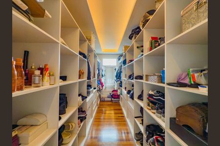 Casa à venda com 4 quartos, 450m² em Centro Comercial Jubran, Barueri