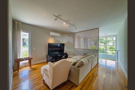 Casa à venda com 4 quartos, 450m² em Centro Comercial Jubran, Barueri