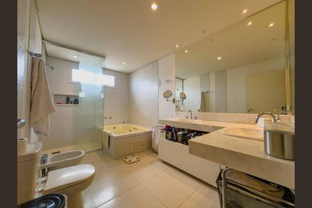 Casa à venda com 4 quartos, 450m² em Centro Comercial Jubran, Barueri