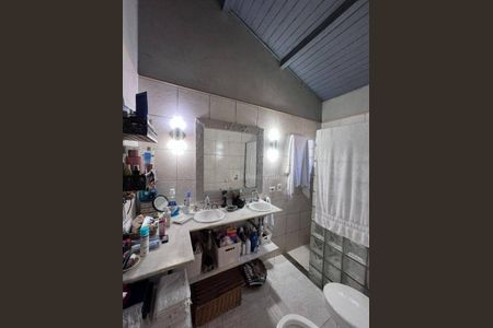 Casa de condomínio à venda com 320m², 1 quarto e 3 vagas Casa de condomínio à venda com 320m², 1 quarto e 3 vagasBanheiro da Suíte