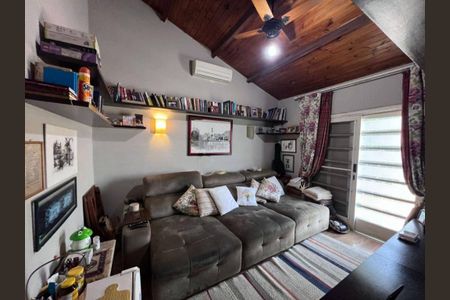 Casa de condomínio à venda com 320m², 1 quarto e 3 vagas Casa de condomínio à venda com 320m², 1 quarto e 3 vagasSala