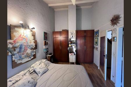 Casa de condomínio à venda com 320m², 1 quarto e 3 vagas Casa de condomínio à venda com 320m², 1 quarto e 3 vagasSuíte