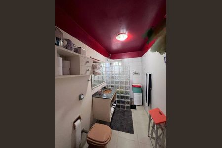 Casa de condomínio à venda com 320m², 1 quarto e 3 vagas Casa de condomínio à venda com 320m², 1 quarto e 3 vagasBanheiro da Suíte