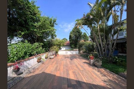 Casa de condomínio à venda com 320m², 1 quarto e 3 vagas Casa de condomínio à venda com 320m², 1 quarto e 3 vagasVaranda