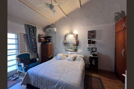 Casa de condomínio à venda com 320m², 1 quarto e 3 vagas Casa de condomínio à venda com 320m², 1 quarto e 3 vagasSuíte