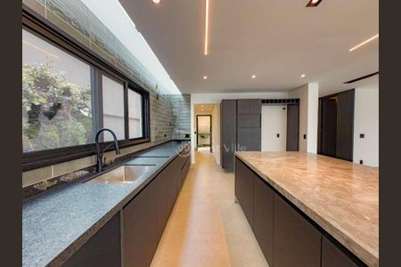 Casa à venda com 345m², 4 quartos e 4 vagas