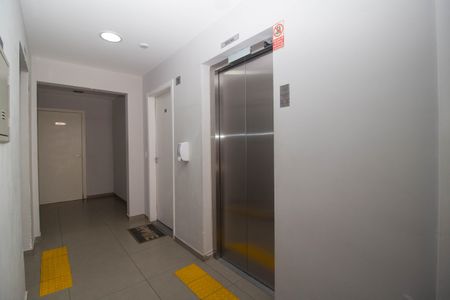 Apartamento à venda com 40m², 2 quartos e 1 vaga Apartamento à venda com 40m², 2 quartos e 1 vagaHall social