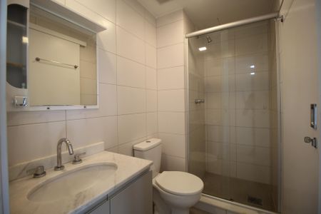 Banheiro de apartamento para alugar com 1 quarto, 47m² em Jardim do Salso, Porto Alegre