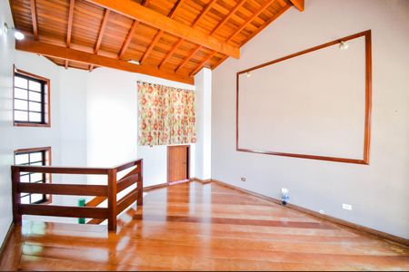 Casa à venda com 200m², 3 quartos e 2 vagas Casa à venda com 200m², 3 quartos e 2 vagasSótão