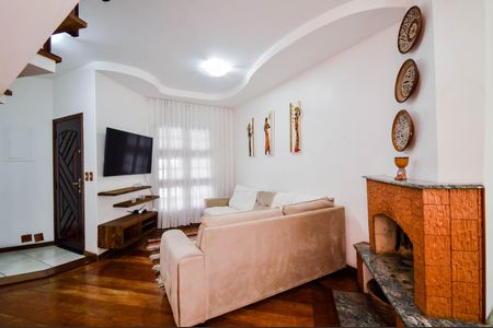 Casa à venda com 200m², 3 quartos e 2 vagas Casa à venda com 200m², 3 quartos e 2 vagasSala