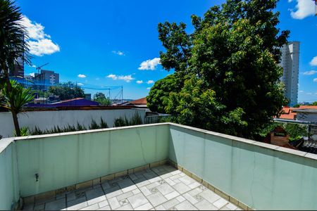 Casa à venda com 200m², 3 quartos e 2 vagas Casa à venda com 200m², 3 quartos e 2 vagasQuarto 2 - Varanda