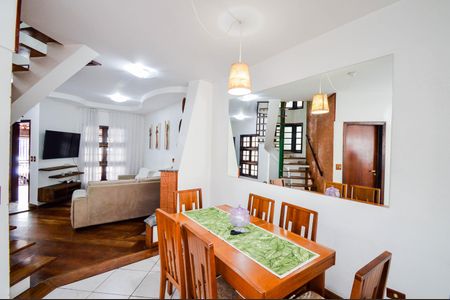 Casa à venda com 200m², 3 quartos e 2 vagas Casa à venda com 200m², 3 quartos e 2 vagasSala de Jantar