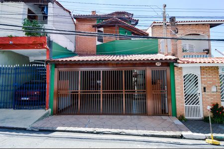 Casa à venda com 200m², 3 quartos e 2 vagas Casa à venda com 200m², 3 quartos e 2 vagasFachada