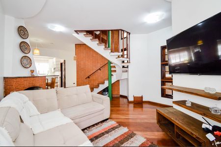 Casa à venda com 200m², 3 quartos e 2 vagas Casa à venda com 200m², 3 quartos e 2 vagasSala