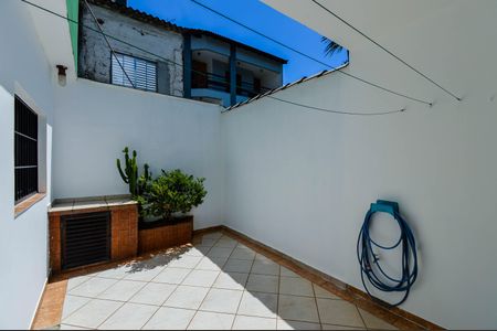 Casa à venda com 200m², 3 quartos e 2 vagas Casa à venda com 200m², 3 quartos e 2 vagasQuintal