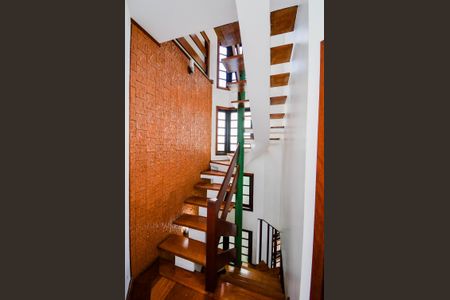 Casa à venda com 200m², 3 quartos e 2 vagas Casa à venda com 200m², 3 quartos e 2 vagasEscada Quartos/Sala