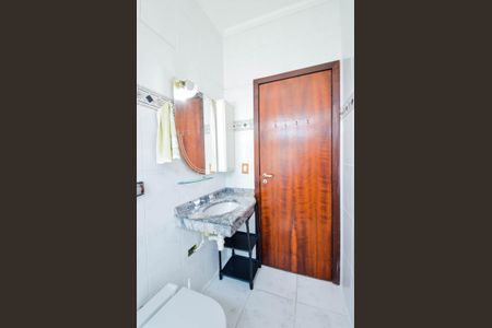 Casa à venda com 200m², 3 quartos e 2 vagas Casa à venda com 200m², 3 quartos e 2 vagasBanheiro Social