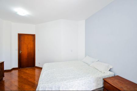 Casa à venda com 200m², 3 quartos e 2 vagas Casa à venda com 200m², 3 quartos e 2 vagasQuarto 3 - Suíte