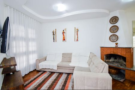 Casa à venda com 200m², 3 quartos e 2 vagas Casa à venda com 200m², 3 quartos e 2 vagasSala