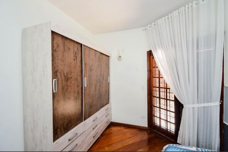 Casa à venda com 200m², 3 quartos e 2 vagas Casa à venda com 200m², 3 quartos e 2 vagasQuarto 2