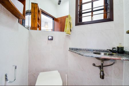 Casa à venda com 200m², 3 quartos e 2 vagas Casa à venda com 200m², 3 quartos e 2 vagasBanheiro Social - Lavabo