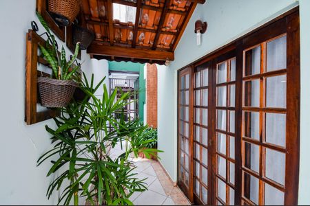 Casa à venda com 200m², 3 quartos e 2 vagas Casa à venda com 200m², 3 quartos e 2 vagasQuintal