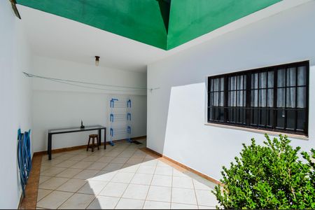 Casa à venda com 200m², 3 quartos e 2 vagas Casa à venda com 200m², 3 quartos e 2 vagasQuintal
