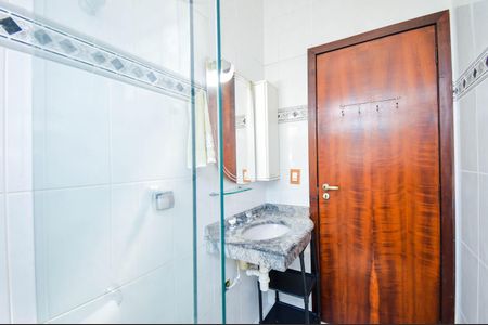 Casa à venda com 200m², 3 quartos e 2 vagas Casa à venda com 200m², 3 quartos e 2 vagasBanheiro Social