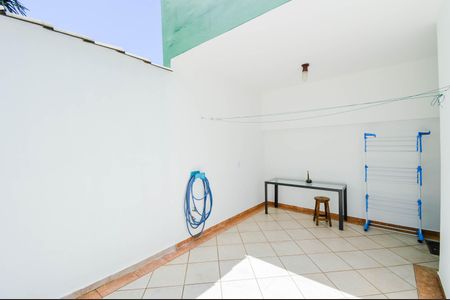Casa à venda com 200m², 3 quartos e 2 vagas Casa à venda com 200m², 3 quartos e 2 vagasQuintal