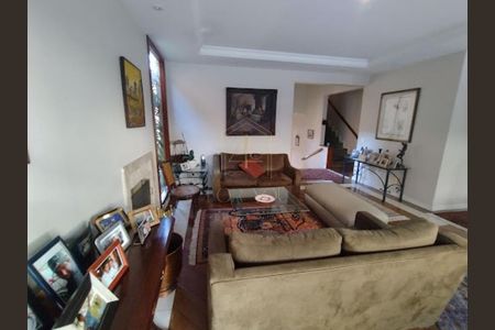 Casa de condomínio à venda com 300m², 4 quartos e 6 vagas